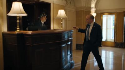 {\an8}-AG Rhoades!
{\an8}-Hey. - Billions