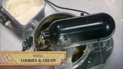{\an8}I am making a double
cookies and cream
sugar cookie. - Halloween Cookie Challenge