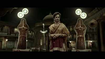 {\an8}I am neither a man nor woman, - Gangubai Kathiawadi