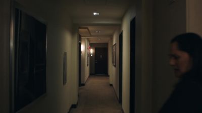 {\an8}[door closes] - Billions
