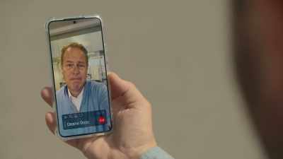 {\an8}I Facetimed you. - Geek Girl