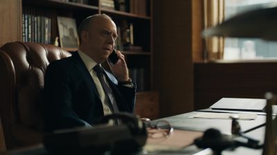 {\an8}He's rattled. - Billions