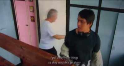 {\an8}I put away your things
so they wouldn't get dusty. - Seven Sundays