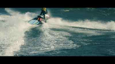 {\an8}[speaking Portuguese] - 100 Foot Wave