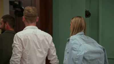 {\an8}I think this is probably the hardest
decision Baelee's ever had to make. - Twin Love