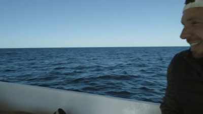 {\an8}I think one of us is quite seasick. - The Green Planet