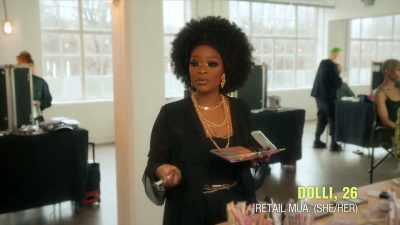 {\an8}I wanna go with something colorful, bold, - Glow Up: Britain's Next Make-Up Star