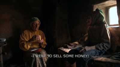 {\An8}I went to sell some honey!
- Aha... - Honeyland