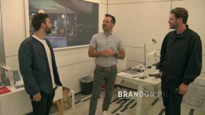 {\an8}If you guys learn any lesson from this, - Buying Beverly Hills