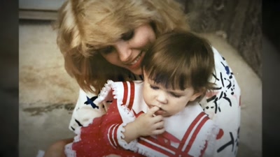 {\an8}I'm Amy King, I was the crazy cousin. - Shiny Happy People: Duggar Family Secrets