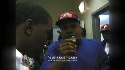 {\an8}I'm cosigning here. Look, Gary.
"Big Face" Gary, Roc-A-Fella. - jeen-yuhs: A Kanye Trilogy