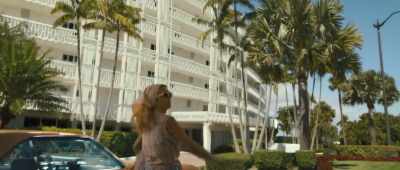 {\an8}I'm so glad we're the same size, Norma.
This one was a real hit. - Palm Royale