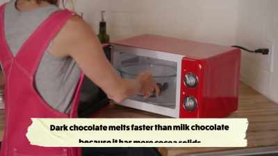 {\an8}I'm going to put this
in the microwave - What Am I Eating? With Zooey Deschanel