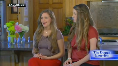 {\an8}I'm, like, that is so
overboard and a lie, really. - Shiny Happy People: Duggar Family Secrets