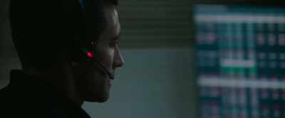 {\an8}I'm not supposed to open the door. - The Guilty