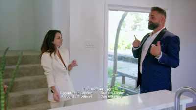 {\an8}I'm pretty sure you guys
now owe me a barbeque, - Renovation Impossible