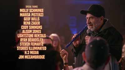 {\an8}I'm sorry, but I do it a little toothy, - Dave Attell: Hot Cross Buns