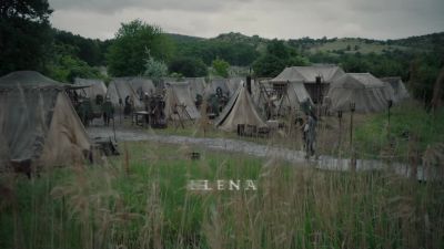 {\an8}[indistinct chattering in background] - The Last Kingdom