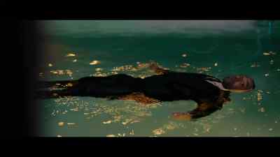 {\an8} Is it time to leave? - The Man Who Fell to Earth