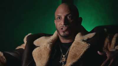 {\an8}It doesn't hold the same value
or the same morals - Hip Hop Uncovered