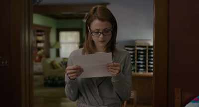 {\an8}It is in the small things that we see it. - To the Bone