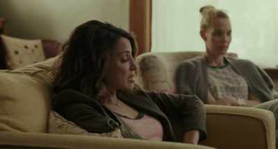 {\an8}-It was Luke's night out.
- Yeah, but Ellen got to go. - To the Bone