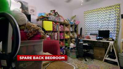 {\an8}It was originally her studio. - Renovation Impossible