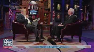 {\an8}It's at this point
that Trump decides - Trump: The Criminal Conspiracy Case