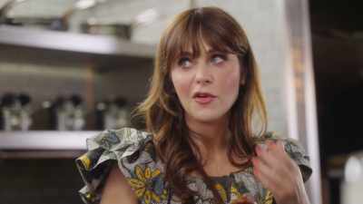 {\an8}It's like the perfect
potato flavor, - What Am I Eating? With Zooey Deschanel