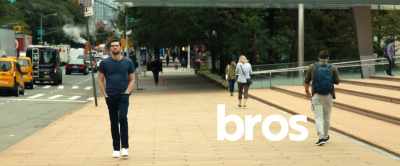 {\an8}It's weird, because you still had
this romantic encounter. - Bros
