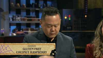 {\an8}[Jet] What I really like
about it is the crumb, - Halloween Cookie Challenge