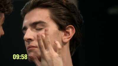 {\an8}Just prepping that with my finger,
and really pushing it in - Glow Up: Britain's Next Make-Up Star