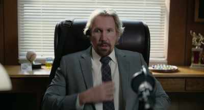 {\an8}KANE [over speaker]: ...where
I served as district attorney - God's Not Dead: In God We Trust