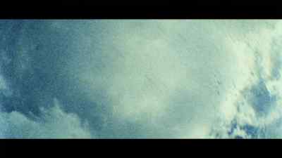 {\an8}Keep an eye out.
[radio chatter] - 100 Foot Wave