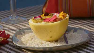 {\an8}KRISTEN: So, it's
rice pudding with - Restaurants at the End of the World