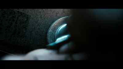 {\an8} [Lisa] Where is he?
{\an8} Where's Clay? - The Man Who Fell to Earth
