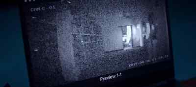 {\an8}Looks like...
it's coming toward us. - The Bridge Curse: Ritual