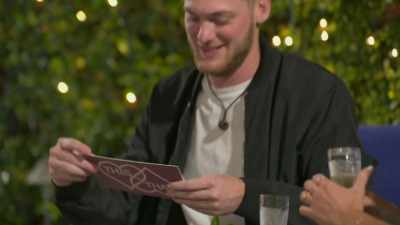 {\an8}[Luke] I've got a card here, - Twin Love