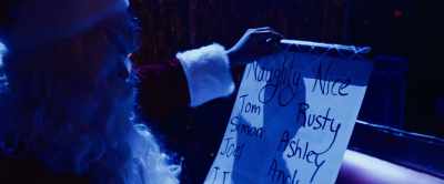 {\an8}- [man on PA] Layla and Teddy!
- [audience cheering] - Meet Me Next Christmas