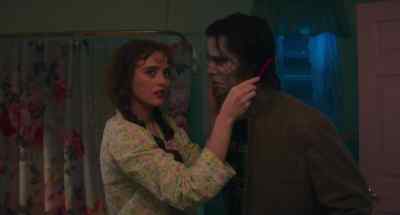 {\an8}(Marla scoffs) - Lisa Frankenstein