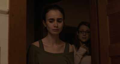 {\an8}[Megan sobs] - To the Bone
