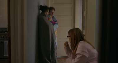 {\an8}Megan's been gaining. She's flipping out. - To the Bone