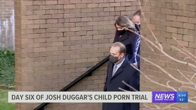 {\an8}[music intensifies] - Shiny Happy People: Duggar Family Secrets
