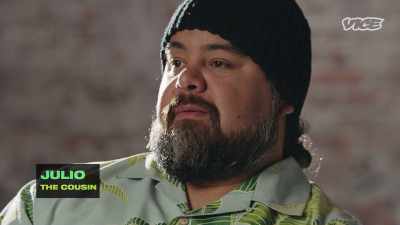 {\an8}My charges against me
were transporting - I Was a Teenage Felon