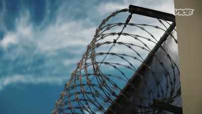 {\an8}My dad, he ended up
getting 5 years. - I Was a Teenage Felon