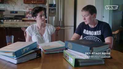{\an8}My mother babysat for her, - Small Town Secrets