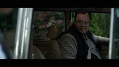 {\an8}[♪ mysterious theme music playing] - Death and Other Details