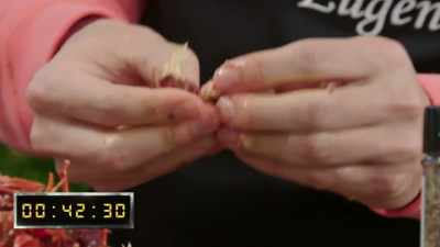 {\an8}[narrator] Forty-two minutes,
thirty seconds. - No Recipe Road Trip With the Try Guys