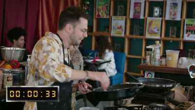 {\an8}[narrator]
Thirty-five seconds left. - No Recipe Road Trip With the Try Guys