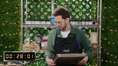 {\an8}[narrator] Twenty-eight minutes. - No Recipe Road Trip With the Try Guys